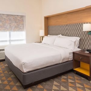 King Room Mobility or hearing accessible